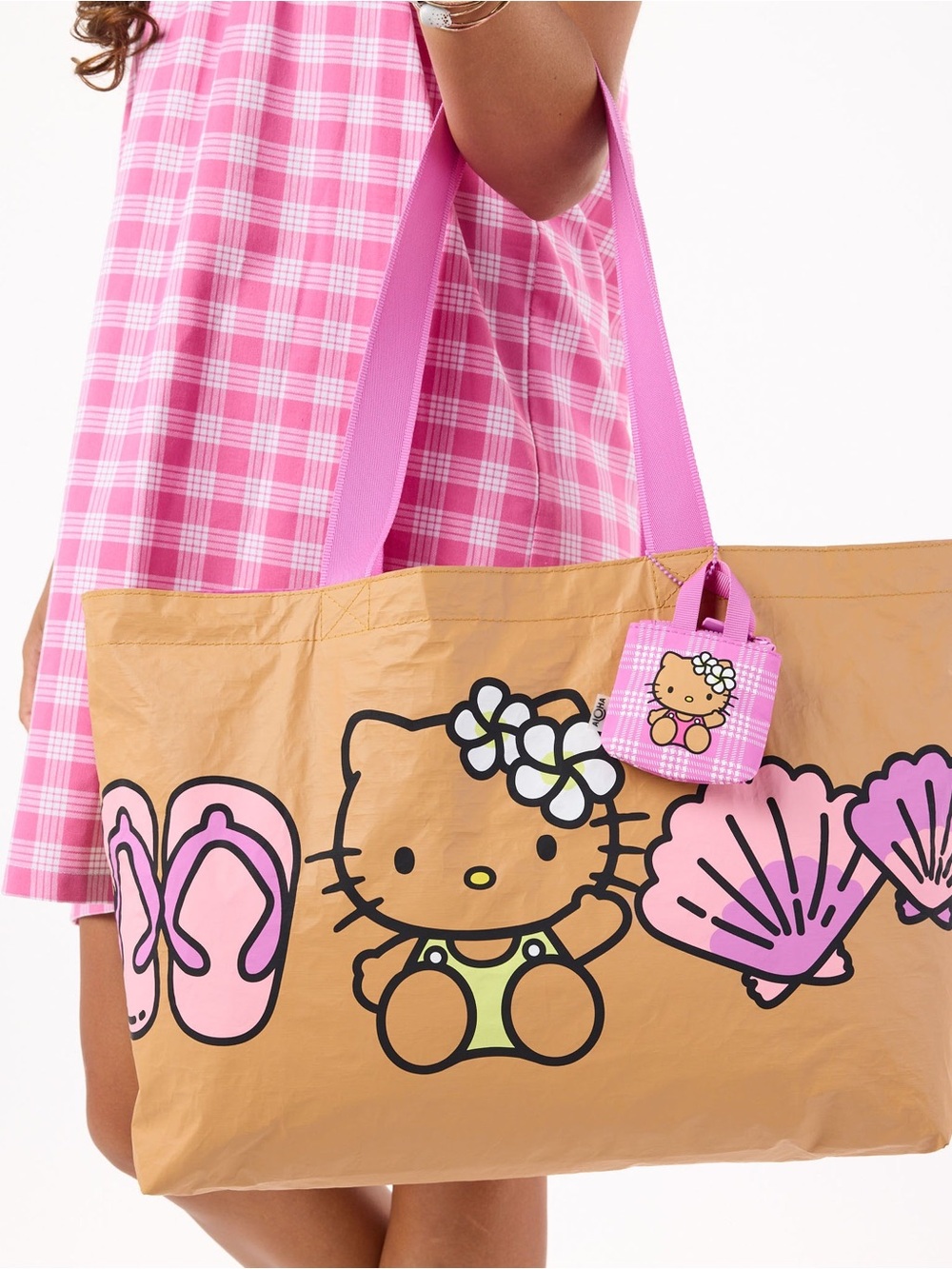 ALOHA Collection x Hello Kitty Hawaii Exclusive Reversible Holo Holo Tote Bag - Picture 13 of 16